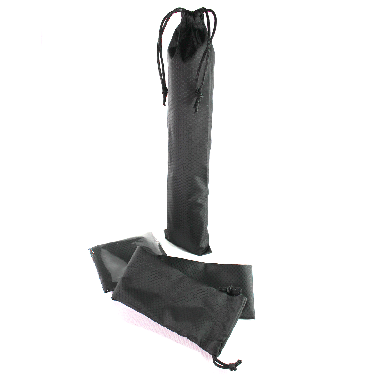 Low-profile MTG playmat tube that keeps a playmat flat and crease-free